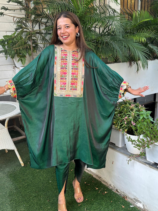 Green Embroidered Antifit Kaftan